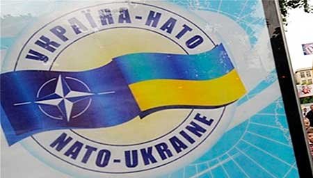 NATO sporeşte cooperarea cu Ucraina şi o diminuează pe cea cu Rusia