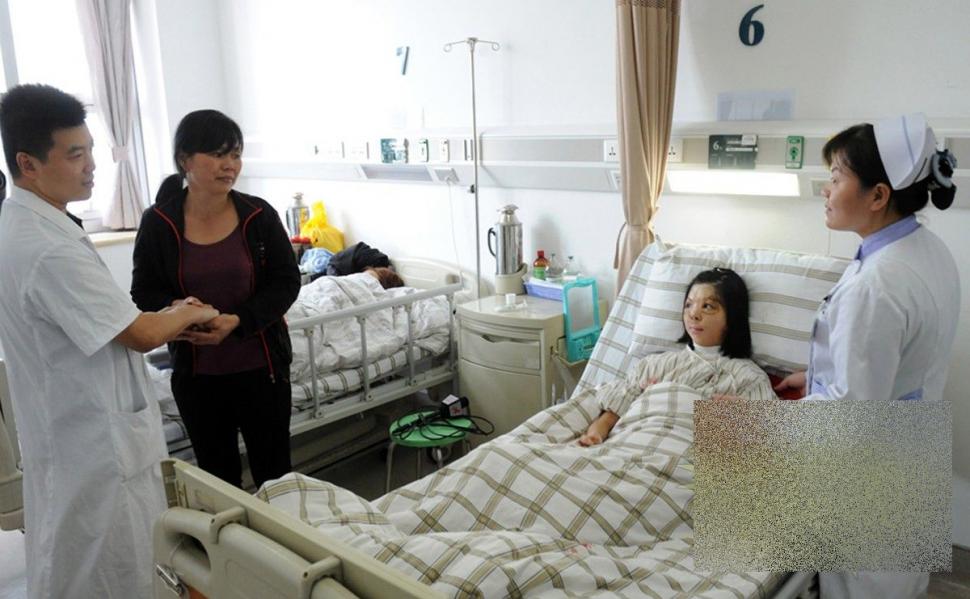 PREMIERĂ ISTORICĂ în lumea medicinei. Cum arată acum această tânără după operaţie 250194