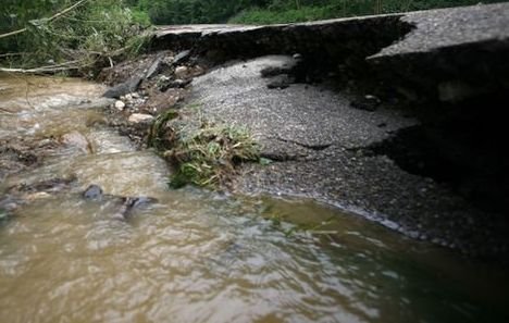 COD PORTOCALIU de inundaţii în Olt: Localnici din trei comune vor fi EVACUAŢI