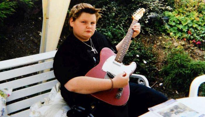 Era cel mai gras copil din şcoală şi toţi colegii îl porecleau "purcelul". Cum arată acum după ce a slăbit jumătate din greutatea lui 250405