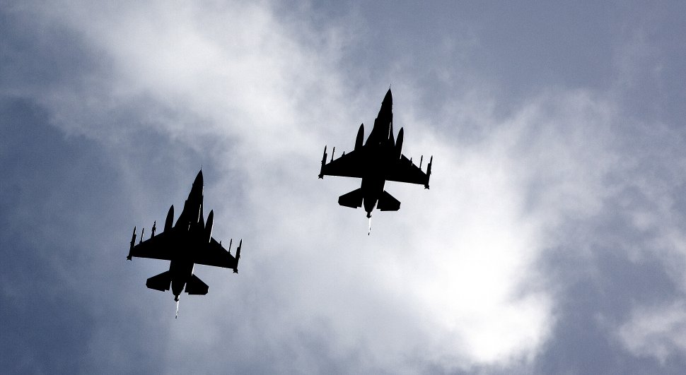 Statele Unite trimit 12 avioane de tip F-16 în Polonia, pentru un exerciţiu militar 