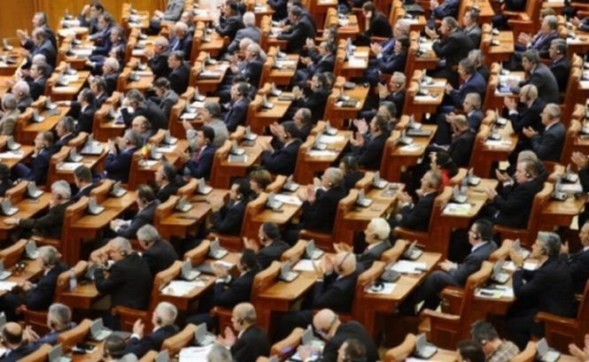 Cât i-a costat pe români întreţinerea senatorilor, în 2013