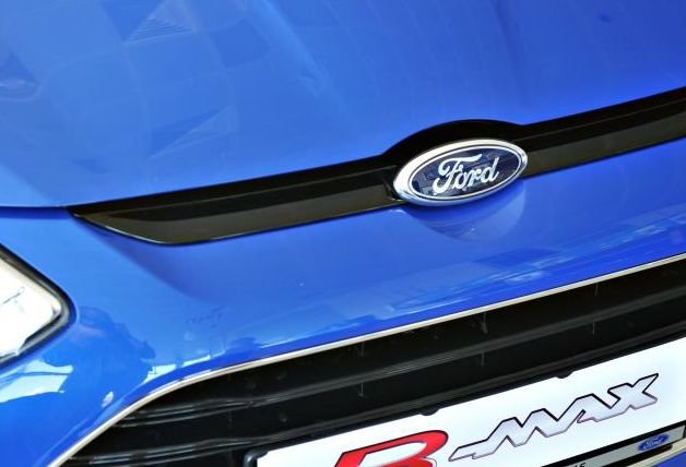 Directorul general al Ford a primit acţiuni în valoare de 13,8 MILIOANE de dolari pentru anul 2013