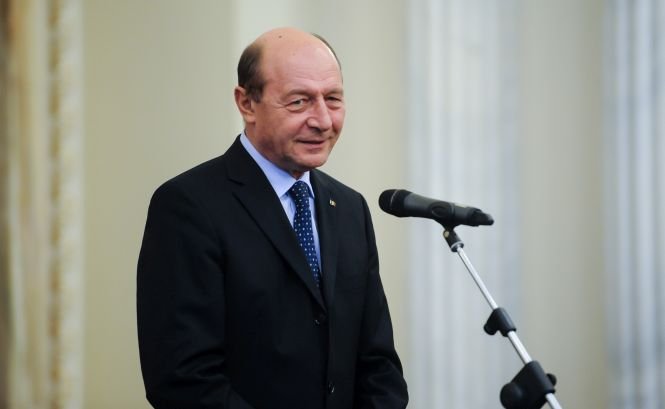 Băsescu a cerut din nou, Guvernului şi Parlamentului, să nu introducă taxa suplimentară la combustibil
