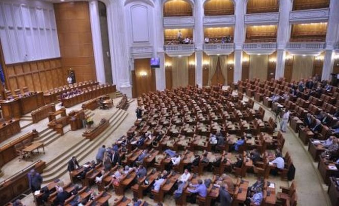 Florin Constantinescu a demisionat din funcţia de vicepreşedinte al Senatului