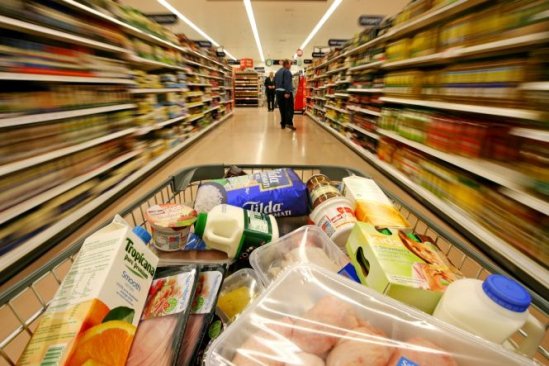 Preţurile de consum au crescut în februarie cu 0,3%. Dintre alimente, cel mai mult s-au scumpit legumele