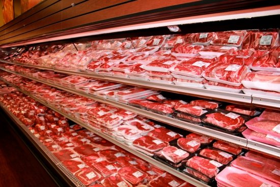 ATENŢIE mare ce produse cumpăraţi din magazine. Tone de carne stricată au fost scoase la vânzare în mai multe magazine din ţară