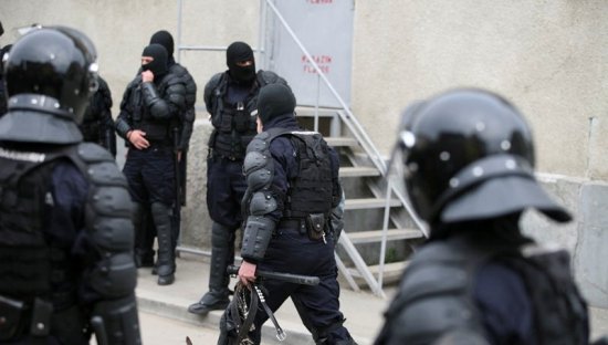 Percheziţii în Bucureşti şi Ilfov. Poliţiştii caută membrii unei grupări specializate în infracţiuni cu violenţă