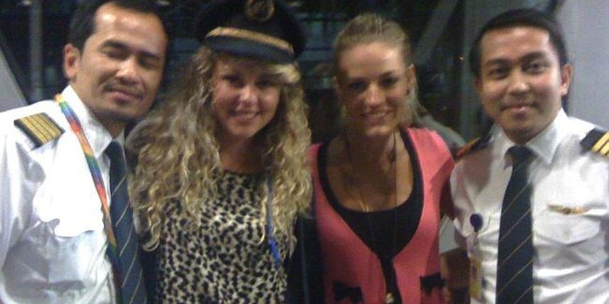 IMAGINI INCREDIBILE cu pilotul şi COPILOTUL avionului dispărut. "Erau cu două femei în CABINĂ, în timpul zborului" 251388