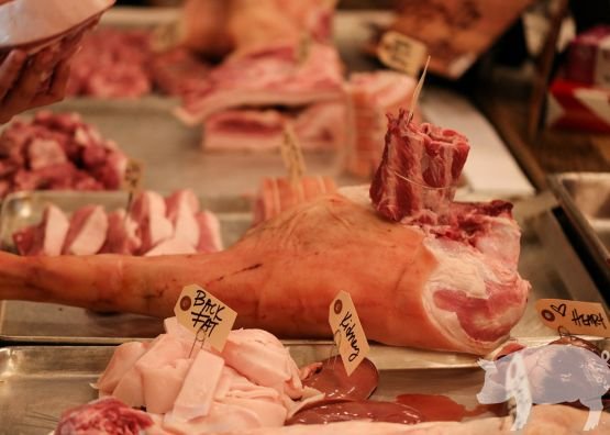 Nouă tone de carne expirată din vara anului trecut, într-un depozit din Ghimbav. OJPC Braşov: Carnea fusese &quot;verificată&quot; de inspectorii DSVSA 