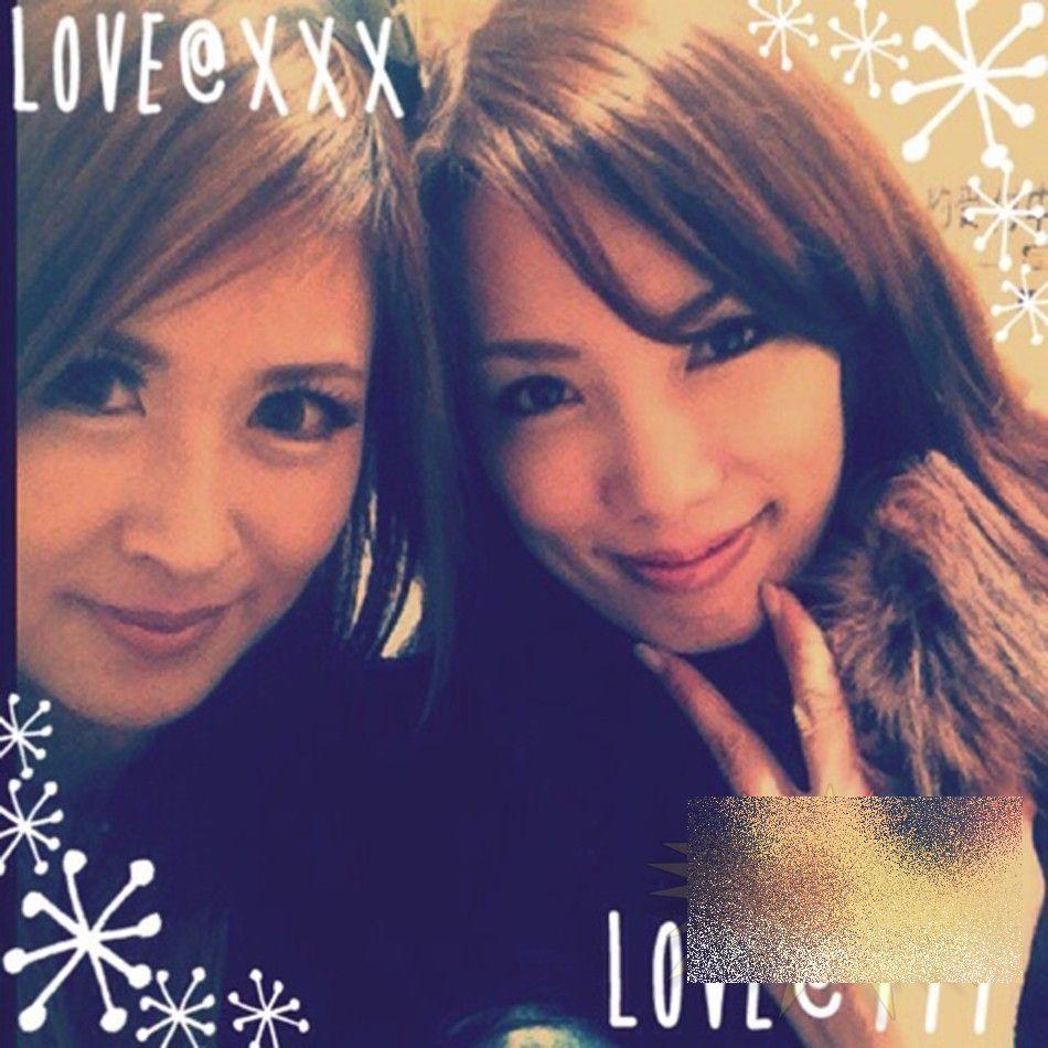 Fotografia care SFIDEAZĂ timpul. Una din aceste tinere are 50 de ani şi este BUNICĂ 251560