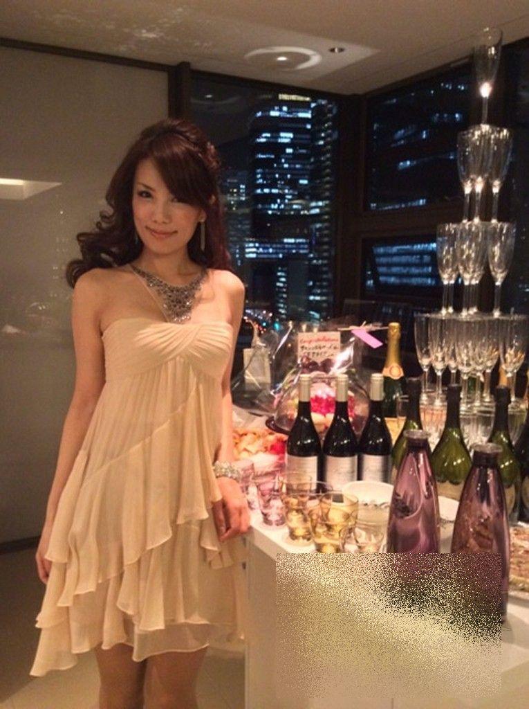 Fotografia care SFIDEAZĂ timpul. Una din aceste tinere are 50 de ani şi este BUNICĂ 251566