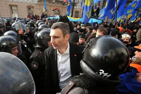Kiev: Soldaţii ucraineni VOR RĂMÂNE în Crimeea după referendum 
