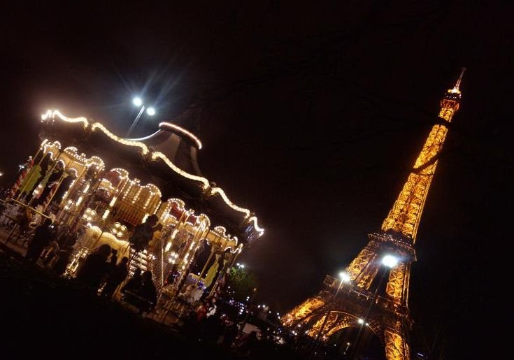 Turnul Eiffel, iluminat în memoria victimelor din Siria