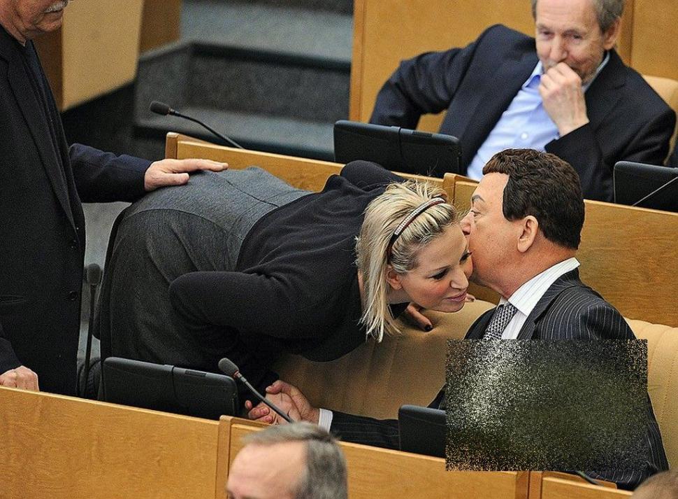 Ce fac PARLAMENTARII când cred că nimeni nu îi vede. "Aşa sunt votate legile la noi" 251840