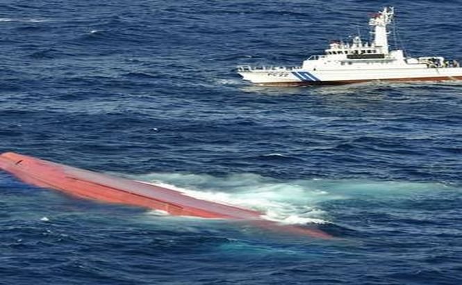 8 persoane sunt date dispărute după ciocnirea a două vapoare pe coasta Japoniei