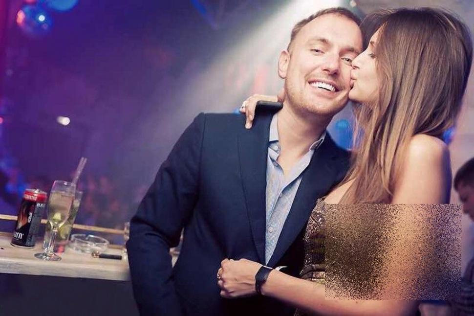 Ce i-a făcut acestei SUPERBE tinere un apropiat de-al lui Vladimir Putin. Nici părinţii n-au mai recunoscut-o 252822