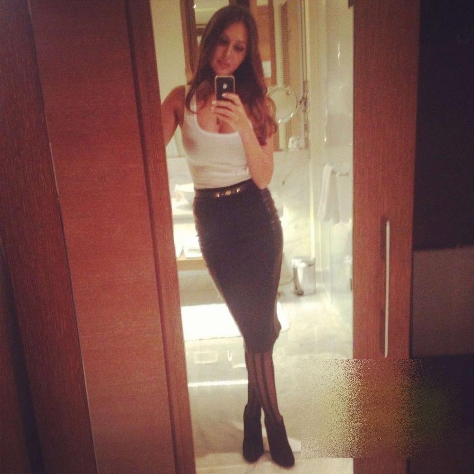 Ce i-a făcut acestei SUPERBE tinere un apropiat de-al lui Vladimir Putin. Nici părinţii n-au mai recunoscut-o 252823