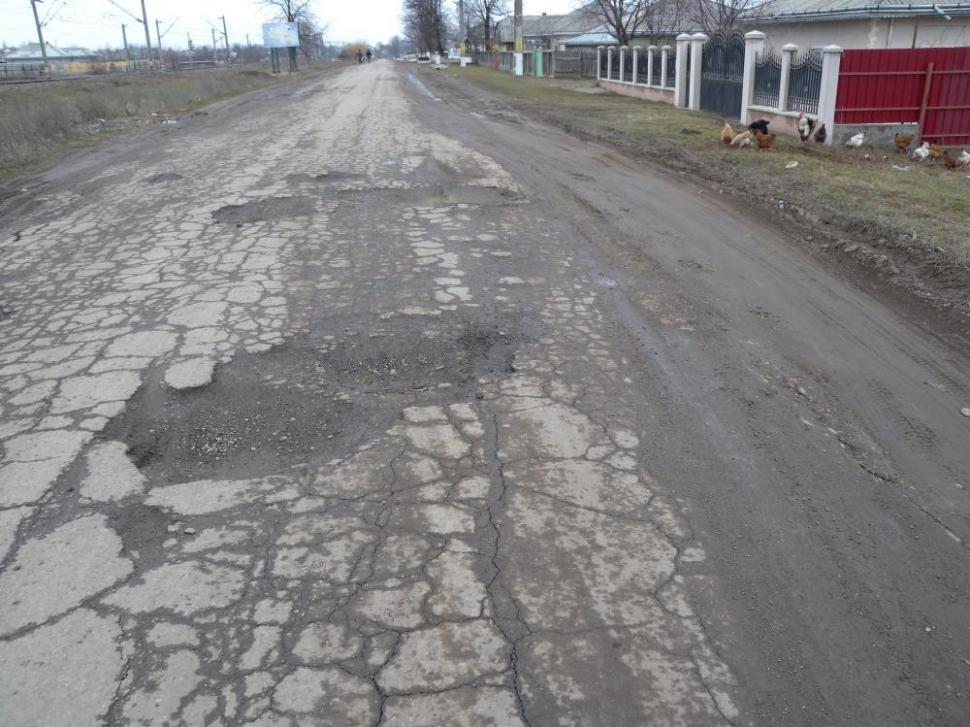 (P) În nordul Moldovei, drumul judeţean 208, reabilitat prin Regio, va aduce creştere economică 252626