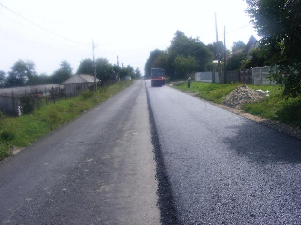 (P) În nordul Moldovei, drumul judeţean 208, reabilitat prin Regio, va aduce creştere economică 252627