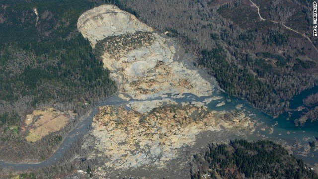 Alunecarea de teren din SUA, confundată de seismografe cu un CUTREMUR. 24 de oameni sunt MORŢI, iar 176 sunt încă dispăruţi