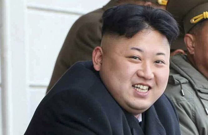 Decizie aberantă a autorităţilor nord-coreene. Kim Jong-Un îi obligă pe tineri să se tundă ca el