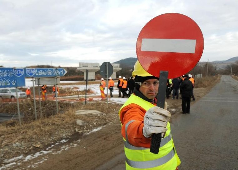 Şova anunţă rezilierea contractului pentru autostrada dintre Sibiu şi Orăştie. &quot;Italienii nu şi-au respectat angajamentele&quot;