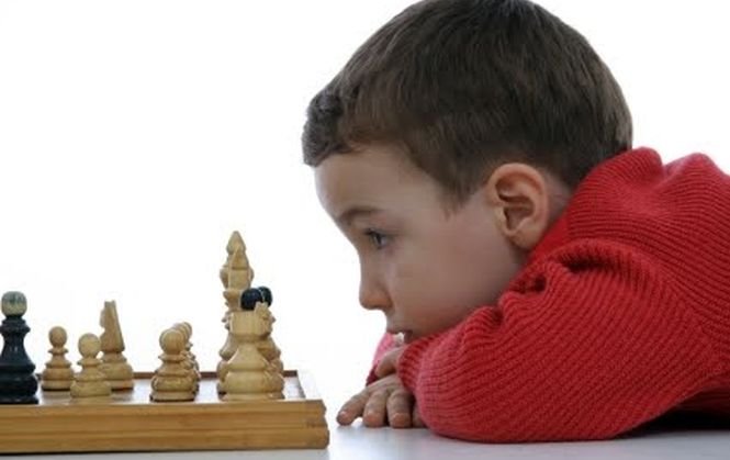 Elevii vor învăţa şah la şcoală, din acest an