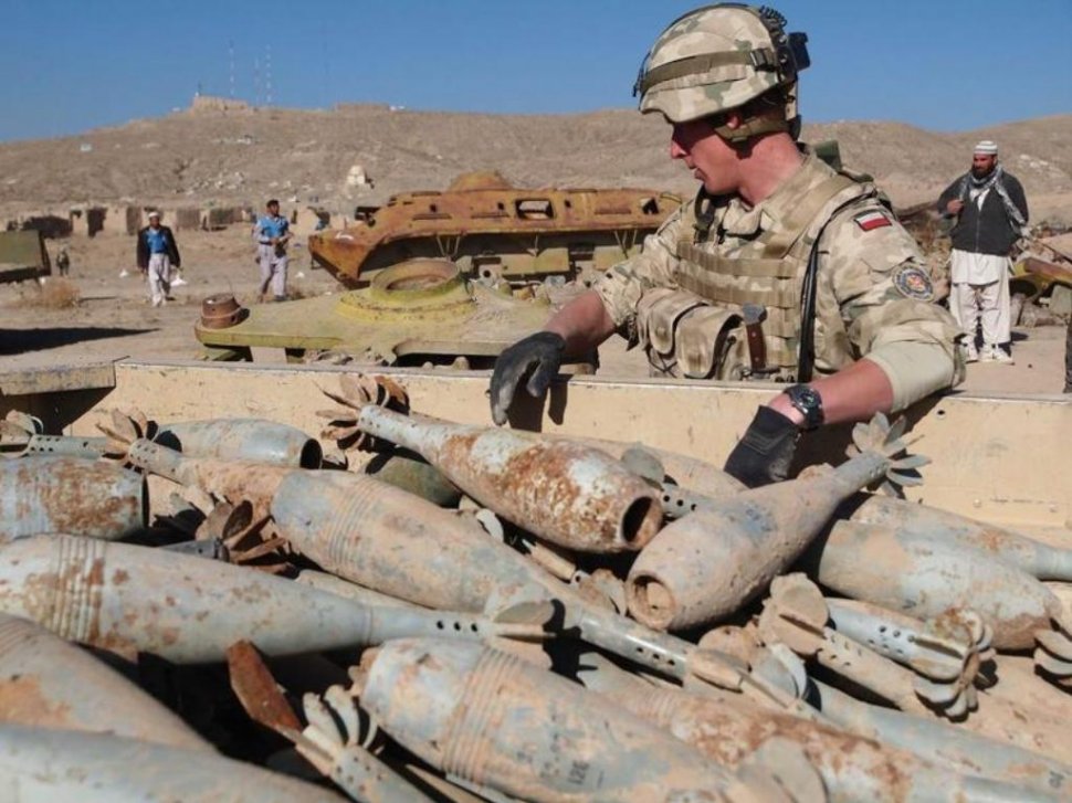Peste 22 de tone de explozibil, descoperite în Afganistan, înaintea scrutinului prezidenţial