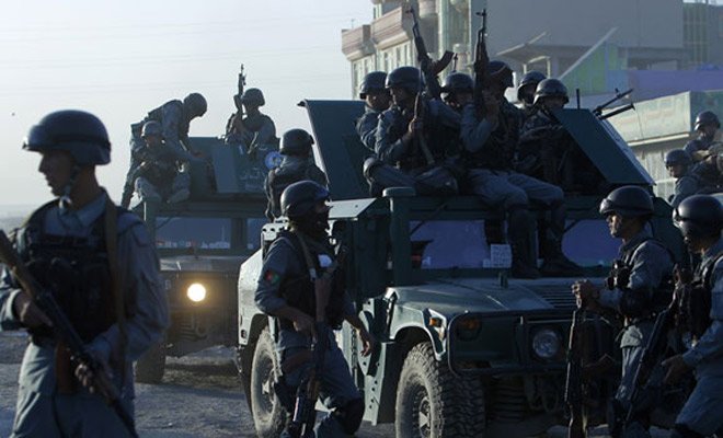 Cel puţin şase poliţişti au fost ucişi la Kabul, într-un atentat împotriva Ministerului de Interne