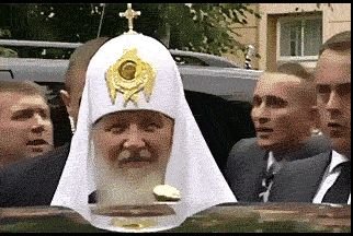 Cum a fost surprins Patriarhul Kiril înainte de a urca în limuzina de sute de mii de euro. Detaliul a făcut înconjurul lumii