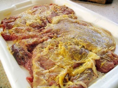 Două tone de carne stricată, găsite în Giurgiu. Carnea urma să fie vândută în Olteniţa şi Bucuresti