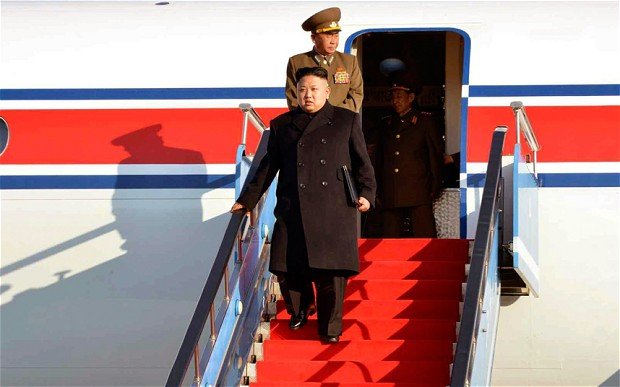 Fotografia publicată pe prima pagină a ziarului din Coreea de Nord: &quot;Kim nu l-a MOŞTENIT pe tatăl său&quot;