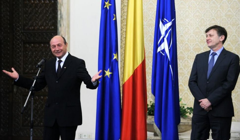 PPE a CONDIŢIONAT admiterea PNL de susţinerea politică a lui Traian Băsescu