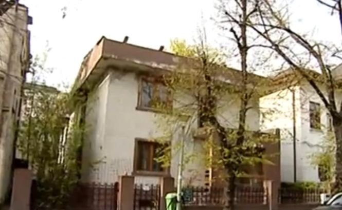 Fratele avocatei graţiate de Băsescu a primit casă de la acesta, la trei zile după ce actualul preşedinte a devenit primar
