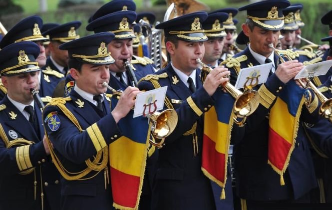 Ziua NATO se sărbătoreşte astăzi prin ceremonii militare, în unităţile de profil din ţară