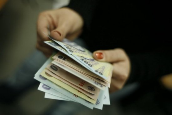 Un leu! Cu atât a crescut venitul salarial în România în luna februarie faţă de ianuarie