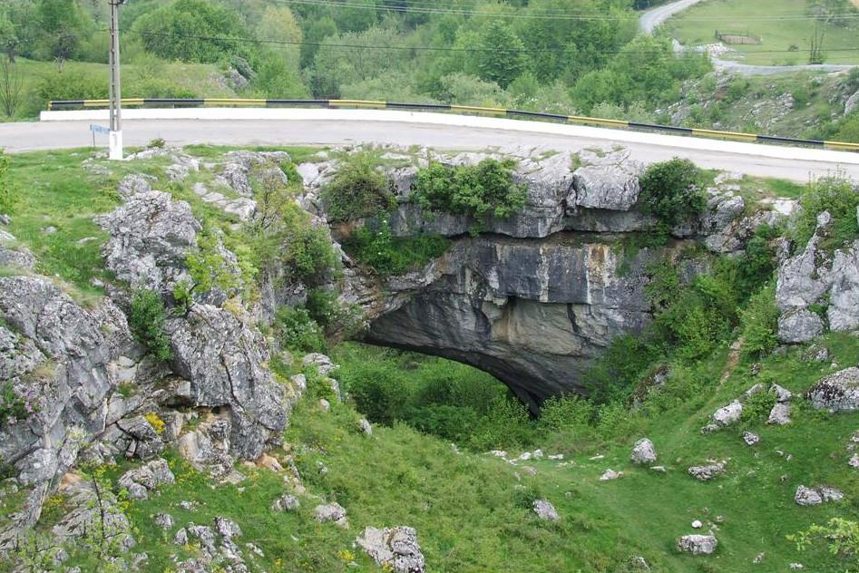 (P)  „Podul lui Dumnezeu” din judeţul Mehedinţi, reabilitat prin Regio 254315