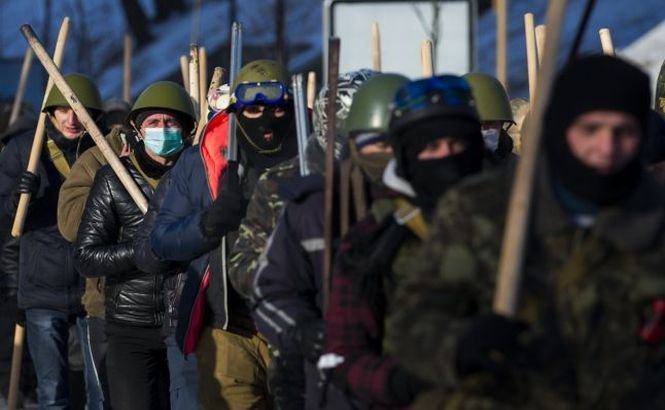 Extremiştii din Sectorul de Dreapta se îndreaptă spre oraşele din estul Ucrainei