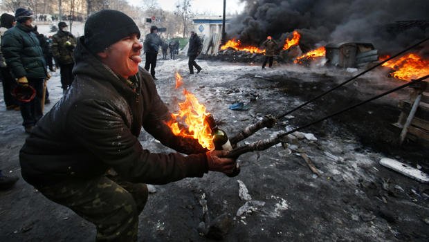 Oameni MOR în Ucraina. Cel puţin trei decese în urma confruntărilor de la Mariupol. Reacţia autorităţilor de la Kiev