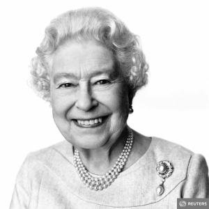 Regina Elisabeta a II-a a pozat pentru un nou portret, cu ocazia celei de-a 88-a aniversări 