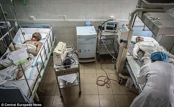 Motivul cutremurător pentru care aceşti doi tineri se află pe pat de spital. "Viaţa a fost mult prea crudă cu ea" 257400