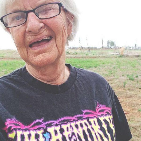 Are 86 de ani, dar e mai tare decât mulţi adolescenţi. Ce poze postează pe net bunica 257558