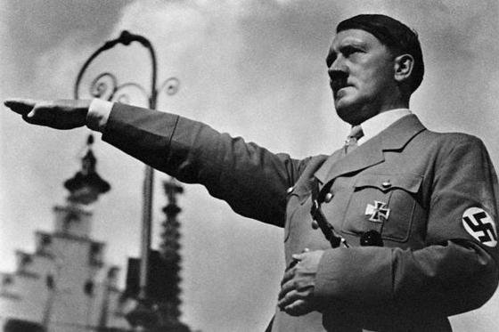 Cum a documentat Eva Braun viaţa privată a lui Adolf Hitler