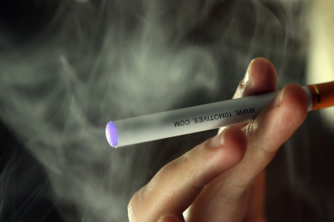 Ţigaretele electronice, interzise în locurile publice din New York şi Chicago