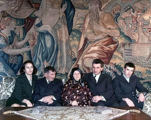 Din culisele familiei Ceaușescu: cum se dădea în vânt dictatorul după ştevie, spanac şi urzici