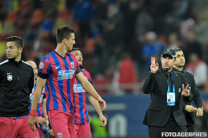 Steaua a învins cu 3-0 pe Corona Braşov şi s-a desprins la 10 puncte în fruntea Ligii I