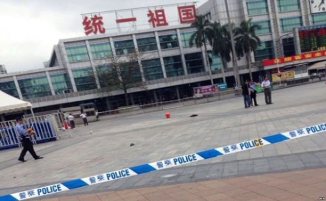 China. 6 persoane au fost rănite cu cuţitul, pe peronul unei gări din Guangzhou