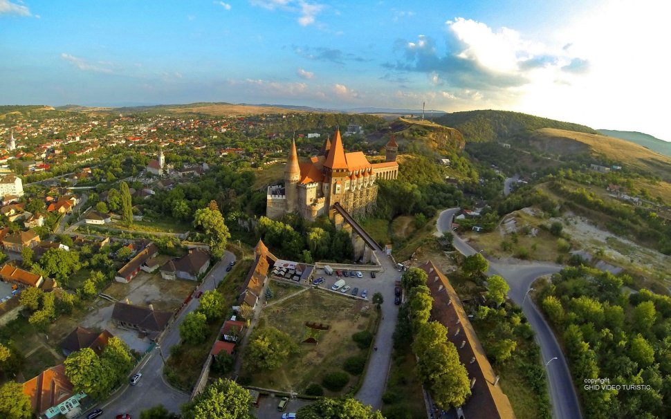 România la înălţime - Castelul Corvinilor, unul dintre cele mai importante monumente medievale din ţara noastră