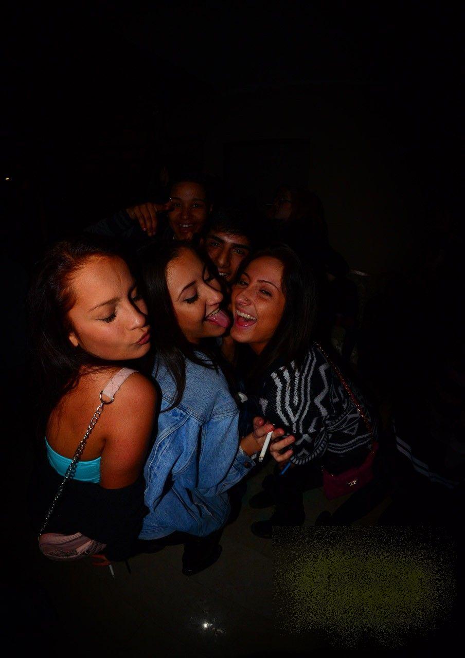 A făcut MAREA greşeală să anunţe pe Facebook că dă petrecere la el acasă. Ce a urmat este greu de imaginat 258277